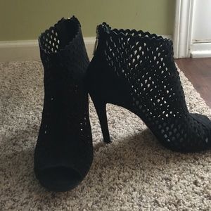 Sexy black booty heels