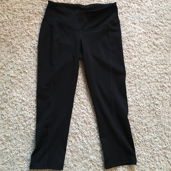Old Navy Pants - Old Navy Active Crop compression leggings