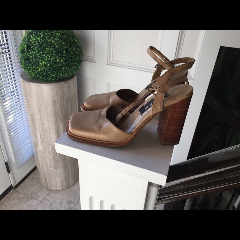 Square toe sling back ankle strap.