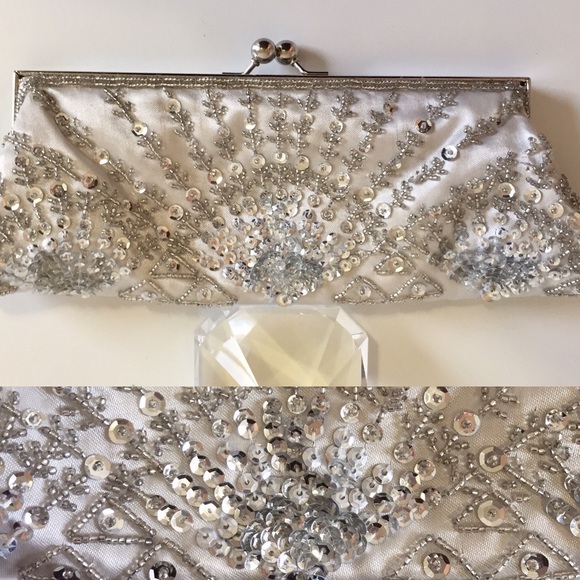 Handbags - ⭐️TAKING OFF POSH 2/22⭐️ Silk evening bag.