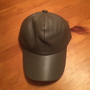 Fashionova taupe hat