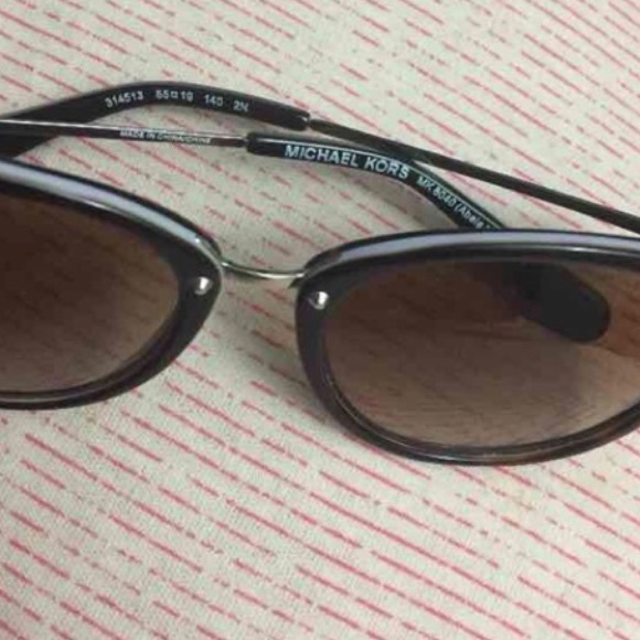 Authentic Micheal Kors - Picture 4 of 4