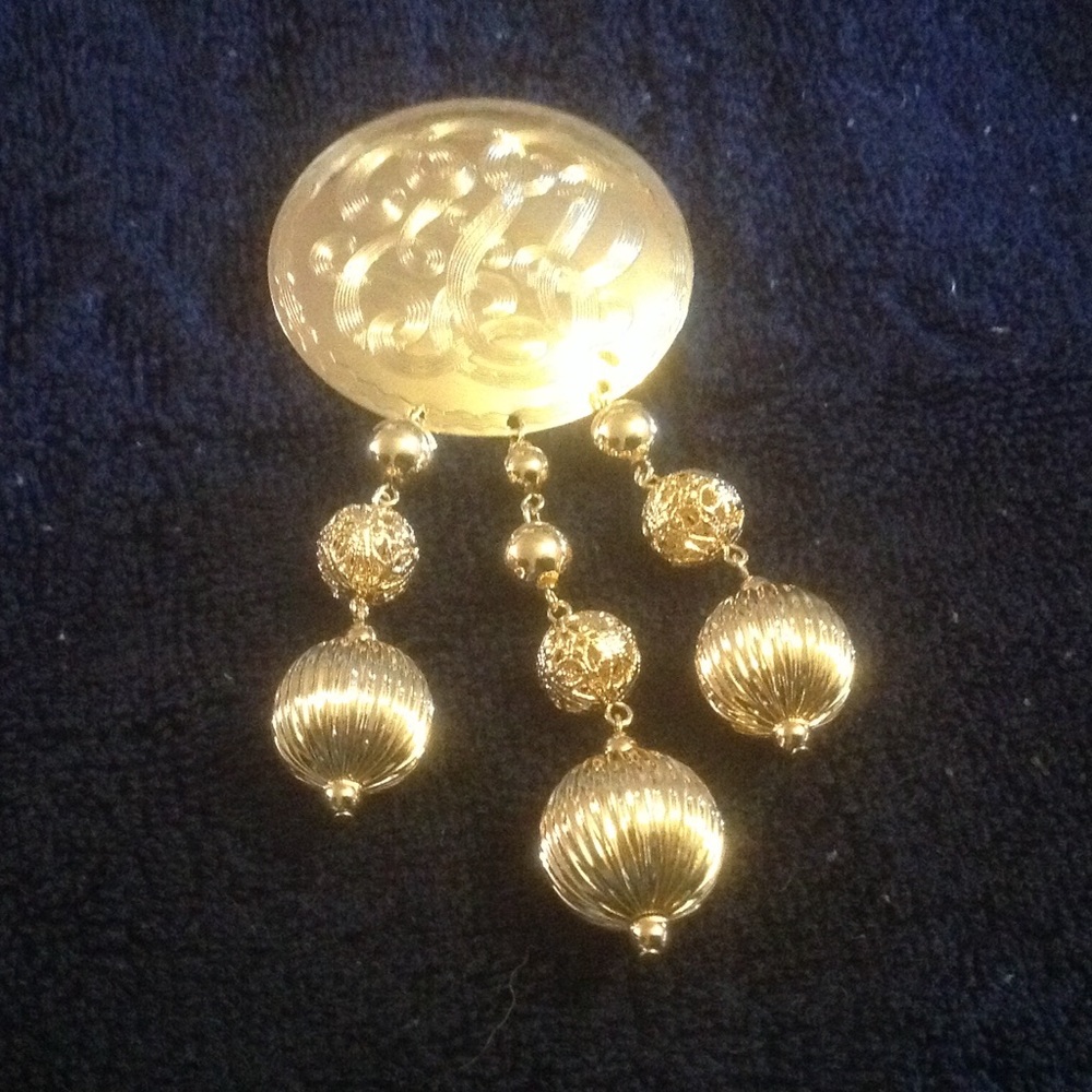Fashion Gold Coloured Brooch and Earrings set