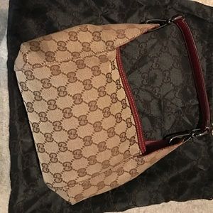 GUCCI pochette NWOT
