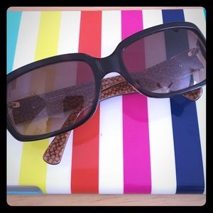 Delphine Tortoise Sunglasses 😎