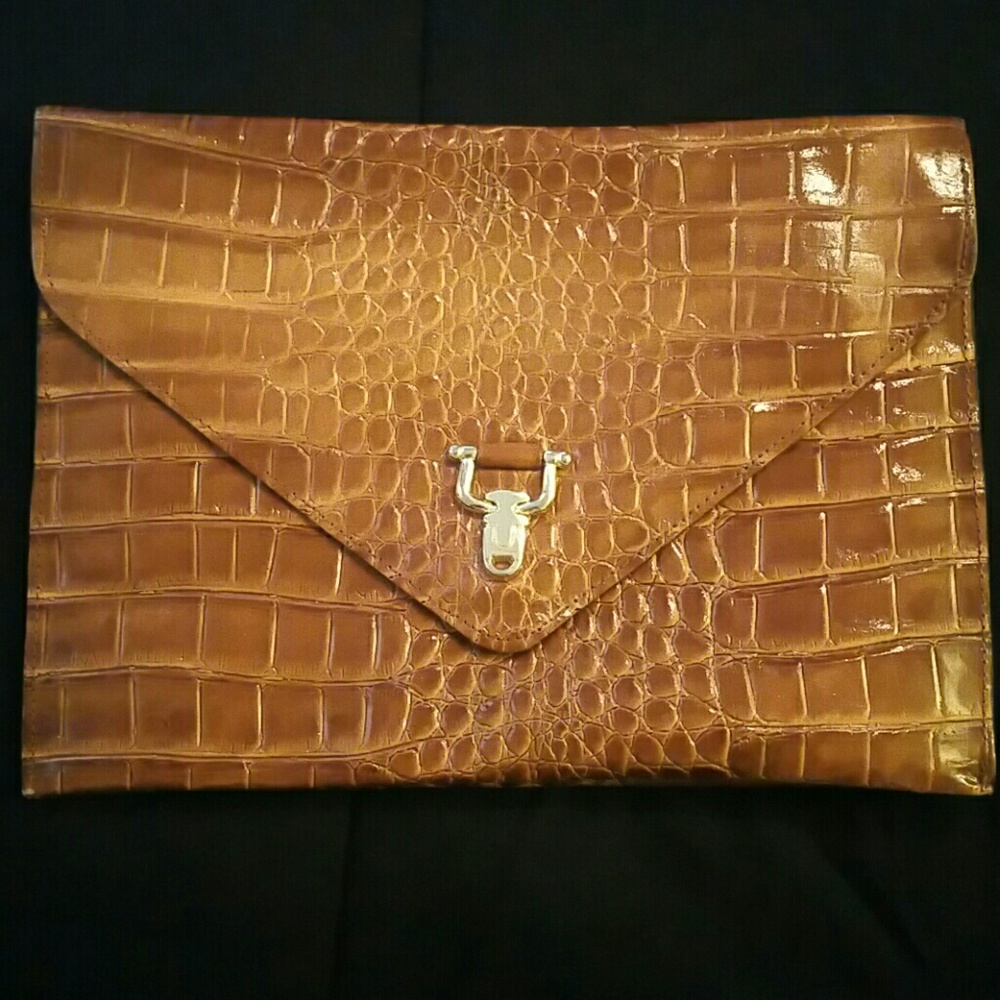 Crocodile Clutch