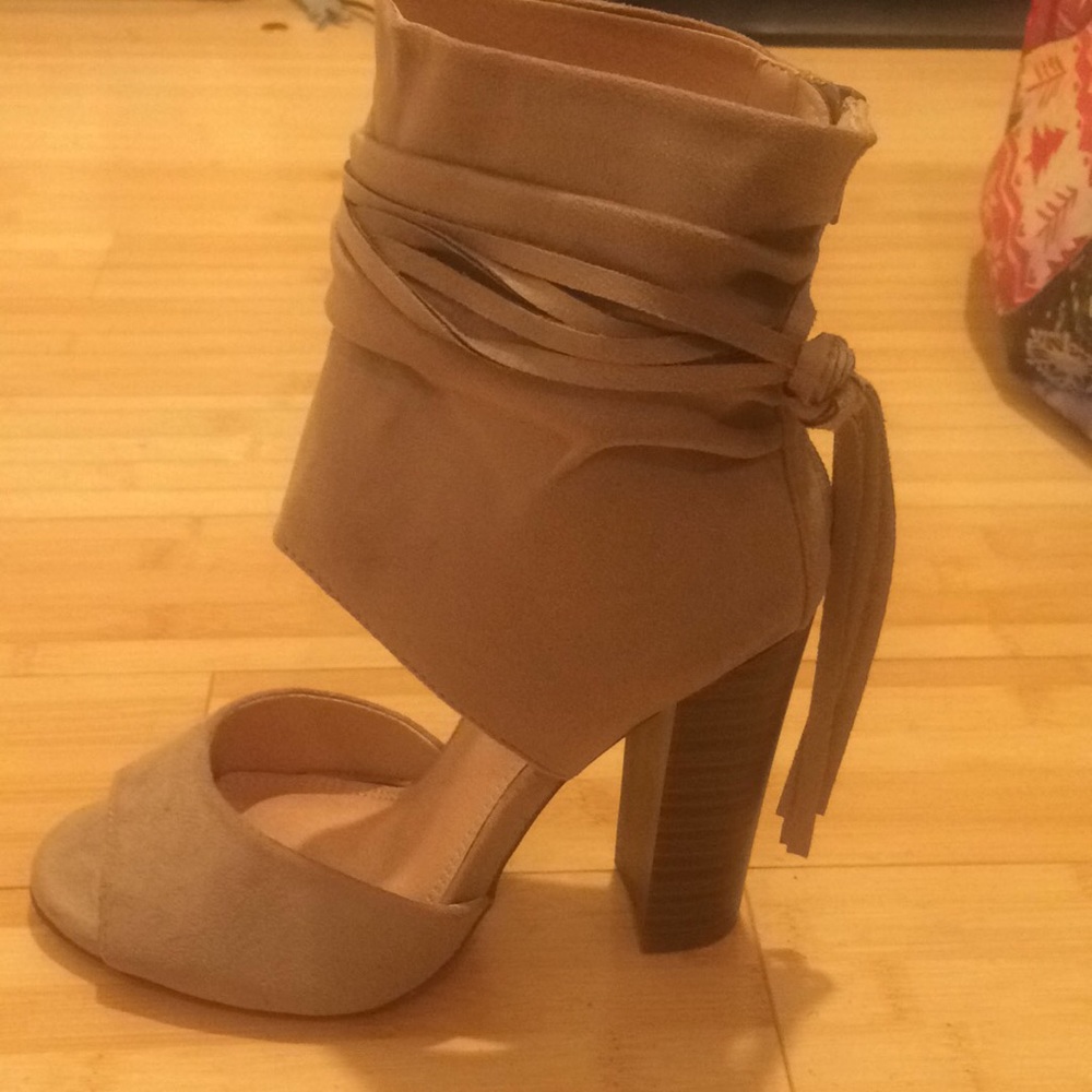Open toe shoes