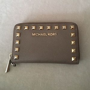 Michael Kors smartphone wallet