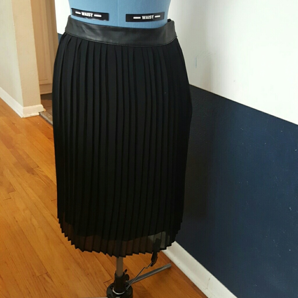 Black pleated skirt