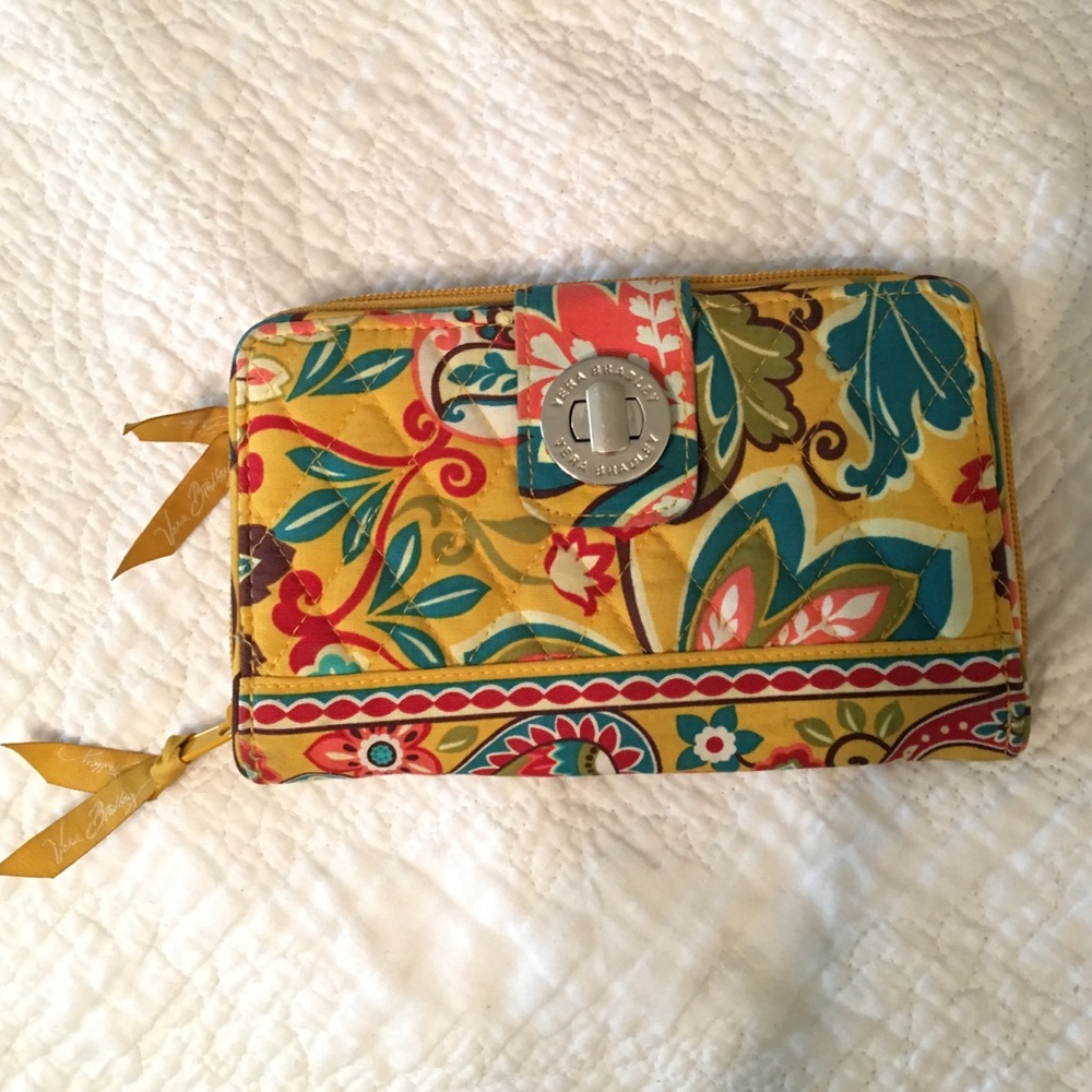 Excellent Condition!! Vera Bradley Large Wallet 🏵