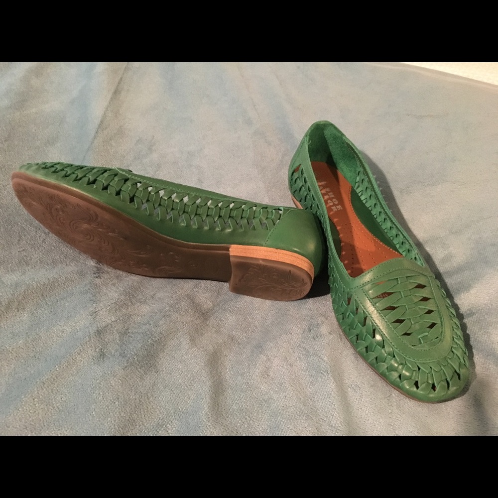 Kelly green huaraches