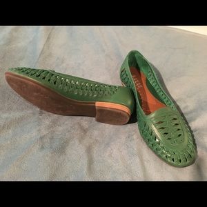 Kelly green huaraches