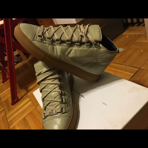 Balenciaga's - Picture 2 of 4