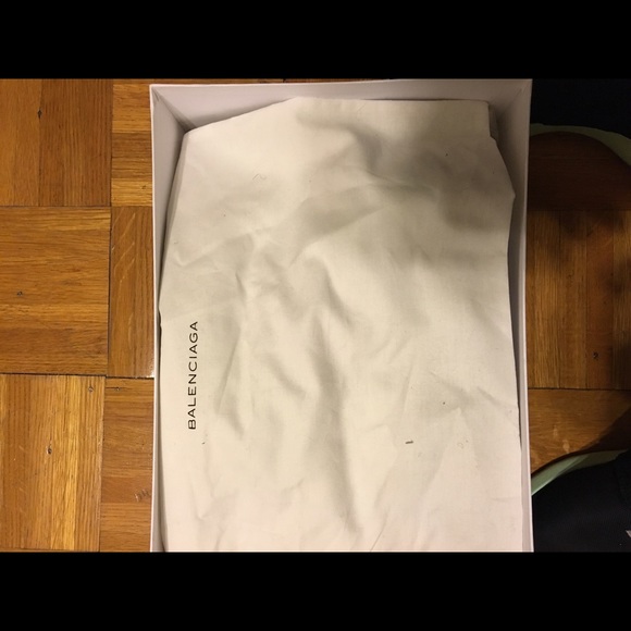 Balenciaga's - Picture 3 of 4
