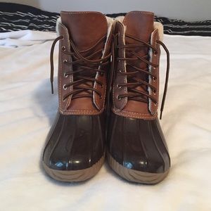 8.5 brown duck boots