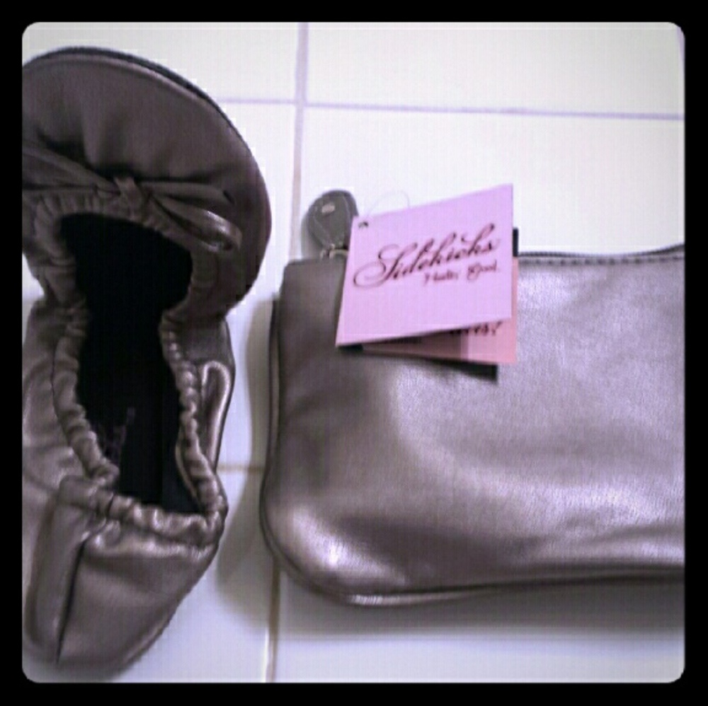 Travel shoes with bag