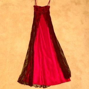 Long elegant red dress with black lace