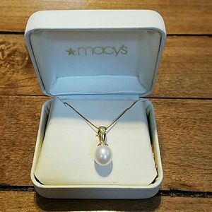 NWT 14k gold pearl pendant necklace from Macy's