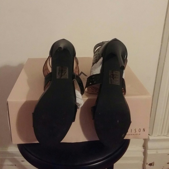 Shoes - Picture 3 of 4