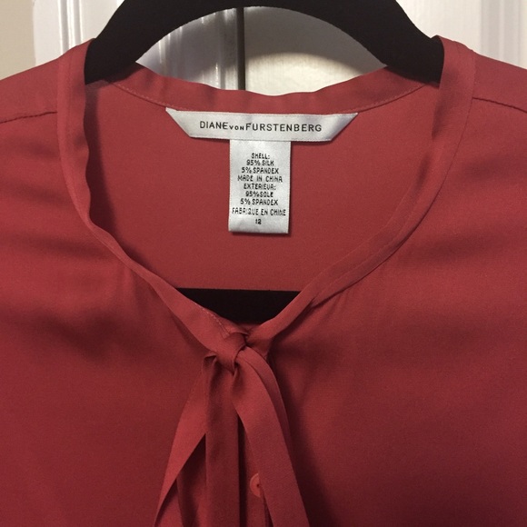 Gorgeous Silk Top with Tie Front - Picture 3 of 4