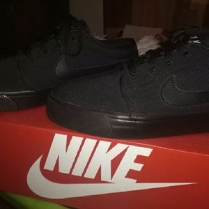 All Black size 10 Nike shoes