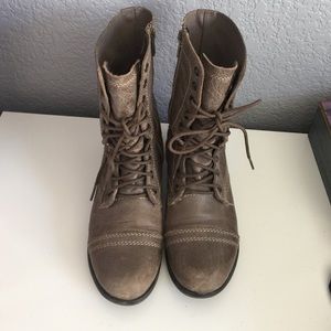 Combat boots