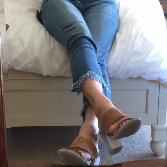 🍃💕NIB Dolce Vita Leather Block Heel Sandal - Picture 6 of 8