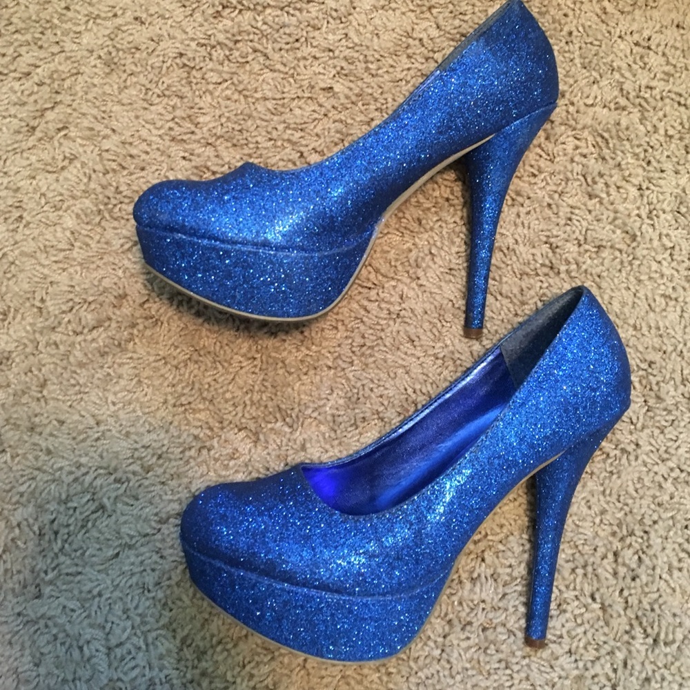 Blue glitter pumps