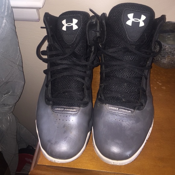Under Armour basketball shoes - Picture 1 of 3