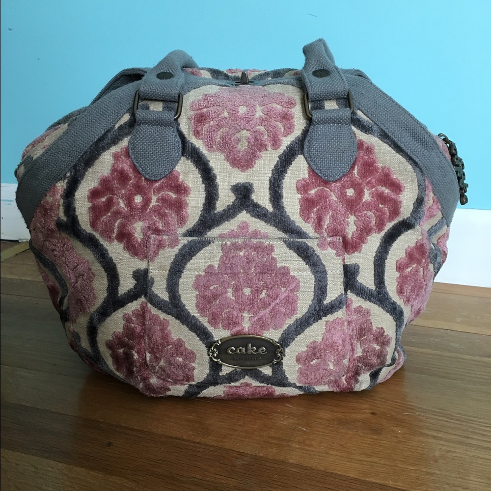 Petunia Pickle Bottom Cake Hampton Holdall