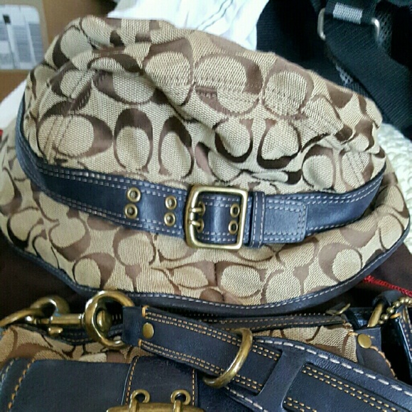 Coach purses and hat - Picture 2 of 4