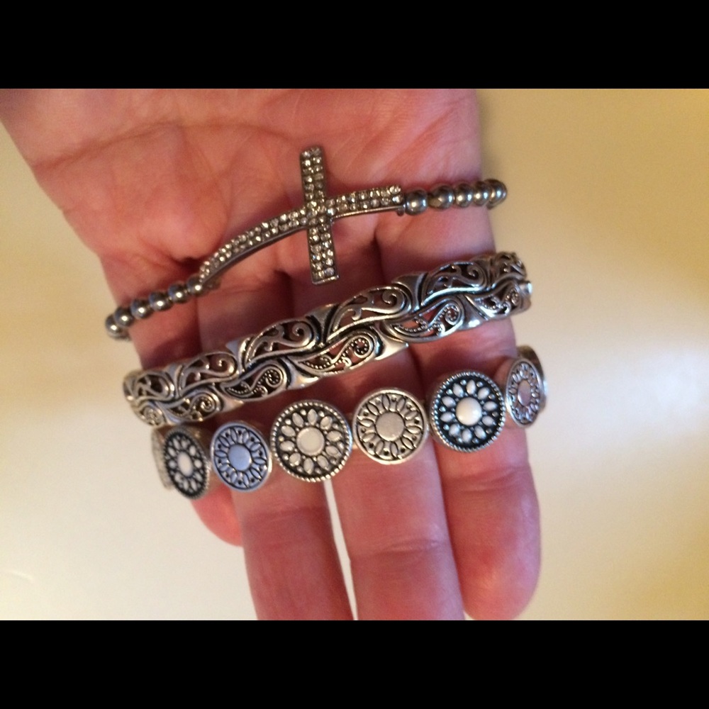 Set of three stretch fashion bracelets