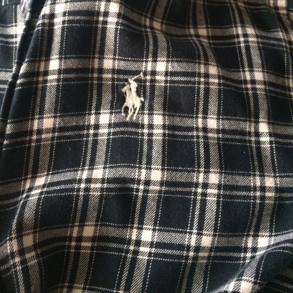 A Ralph Lauren flannel. - Picture 2 of 2