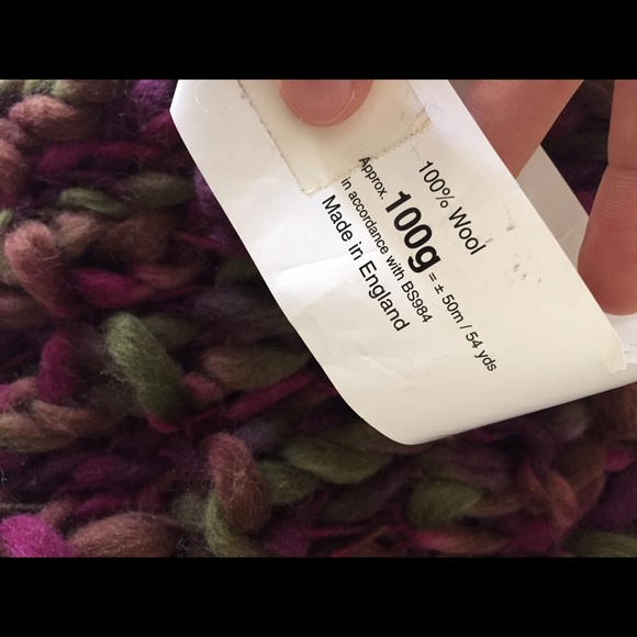 Handknit infinity scarf - Picture 4 of 4