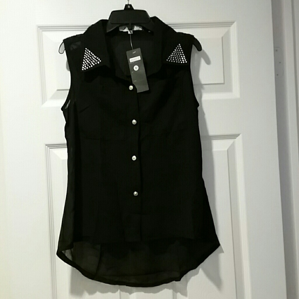 Juniors medium fashion sleeveless shirt NWT