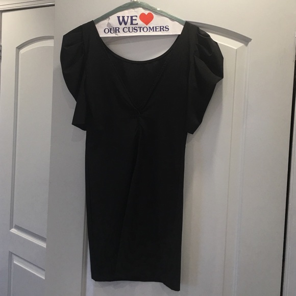 little black dress with puff sleeves - Picture 2 of 2