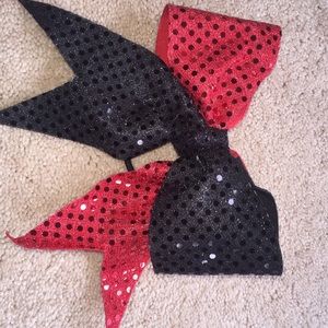 Cheerleading bow