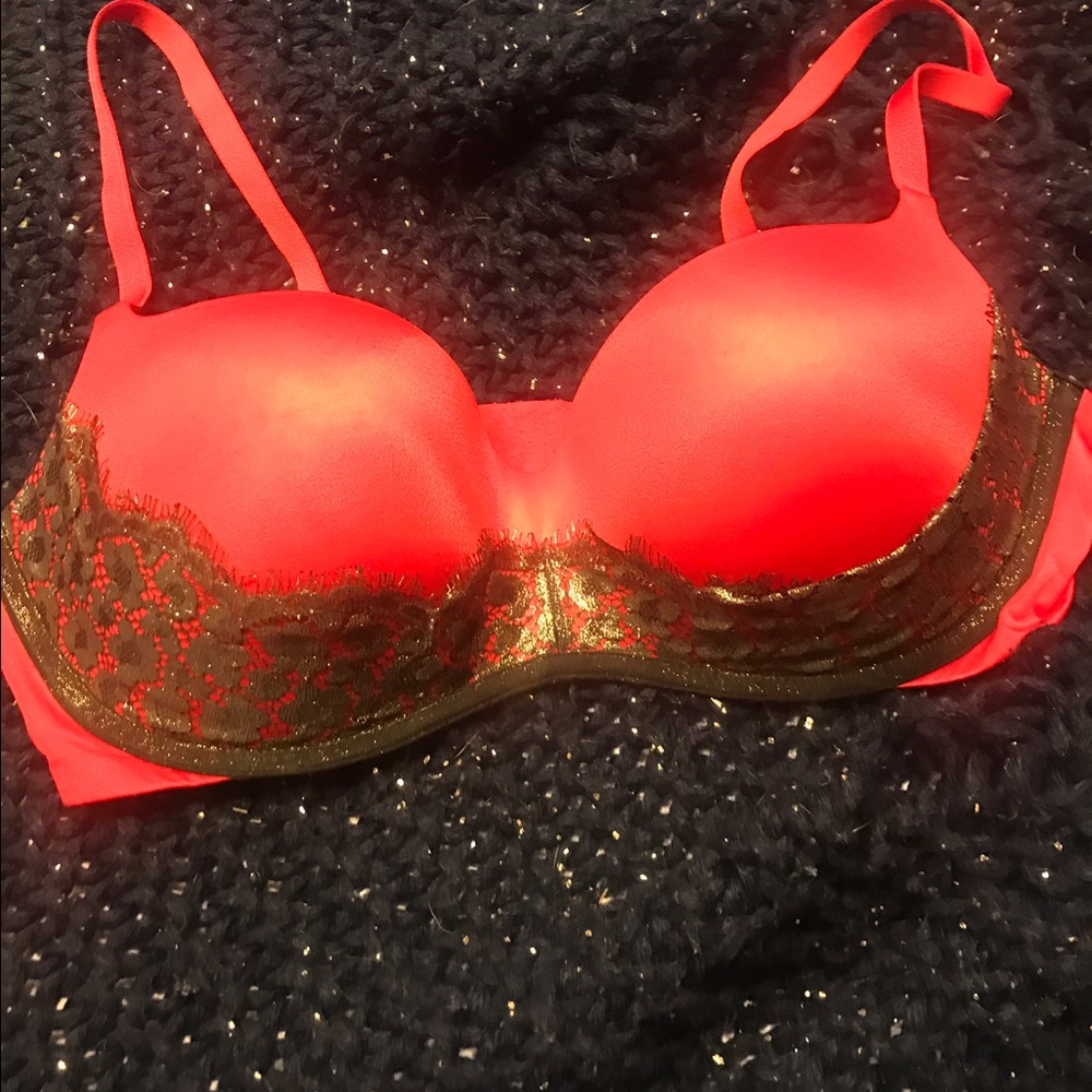 Victoria's Secret Bra. Like new.
