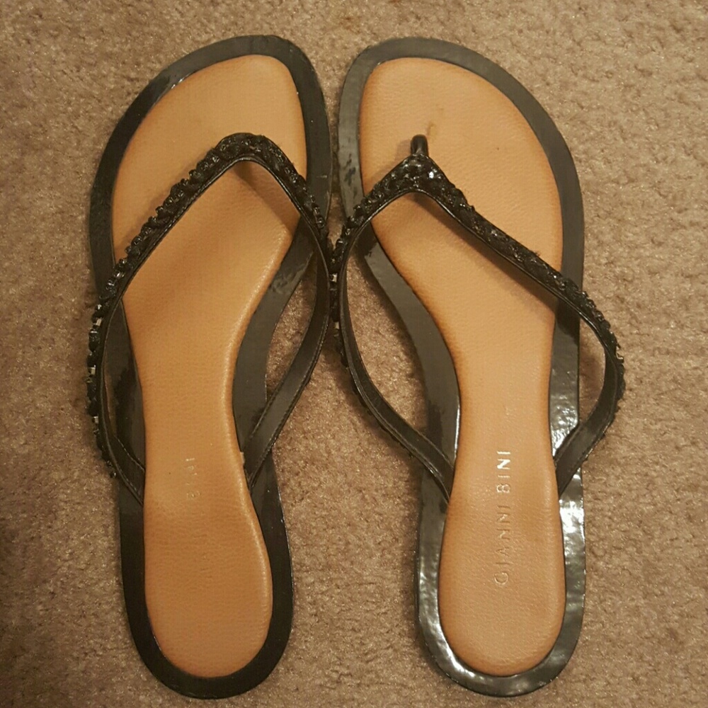 Gianni Bini flip flops