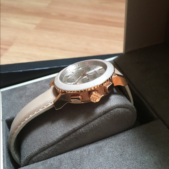 Burberry sapphire and rose gold watch main image 4