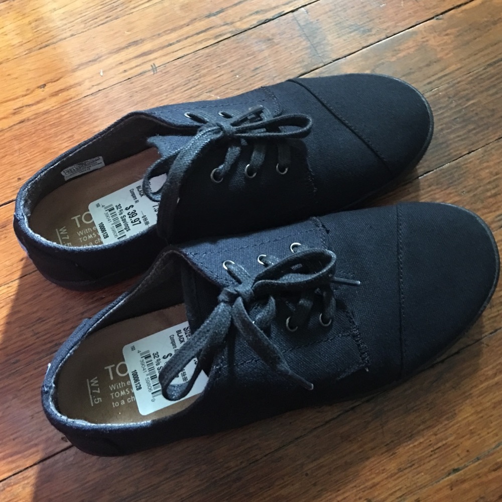 Toms Shoes size 7.5