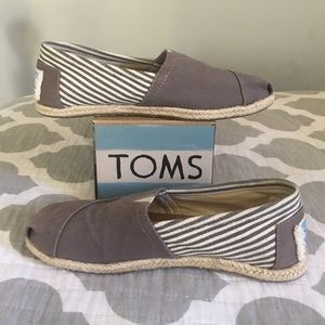 Gray/Cream Striped Toms
