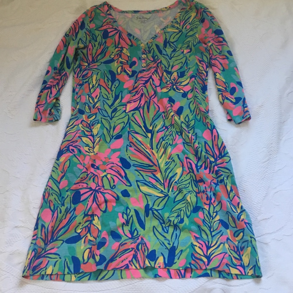 Lilly Pulitzer shift dress in Hot Spot