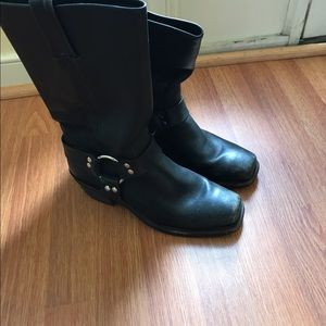 Frye Harness 12R black boots- silver size 8.5 Auth