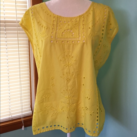 Old Navy Tops - Like New Old Navy Top with Eyelet Design - L