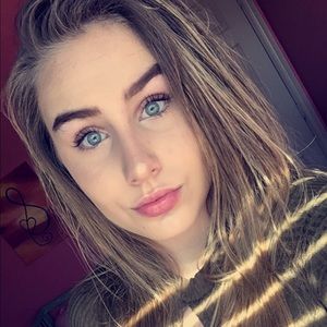 Meet your Posher, Eva