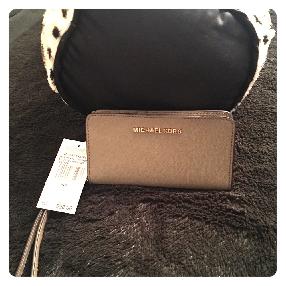 Phone case wristlets leather.