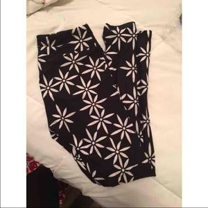 Black and white LuLaRoe Leggings