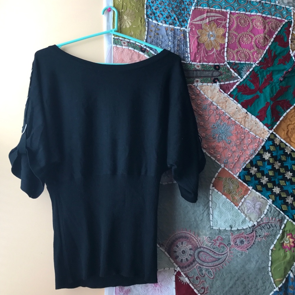 Wide neck sweater top chains