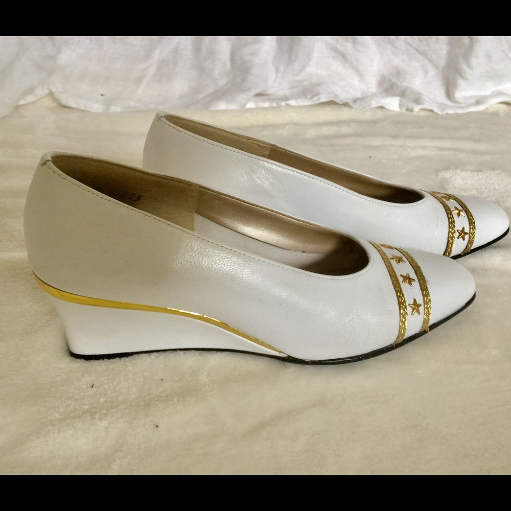 80s White Wedges with Gold Stars SZ 7